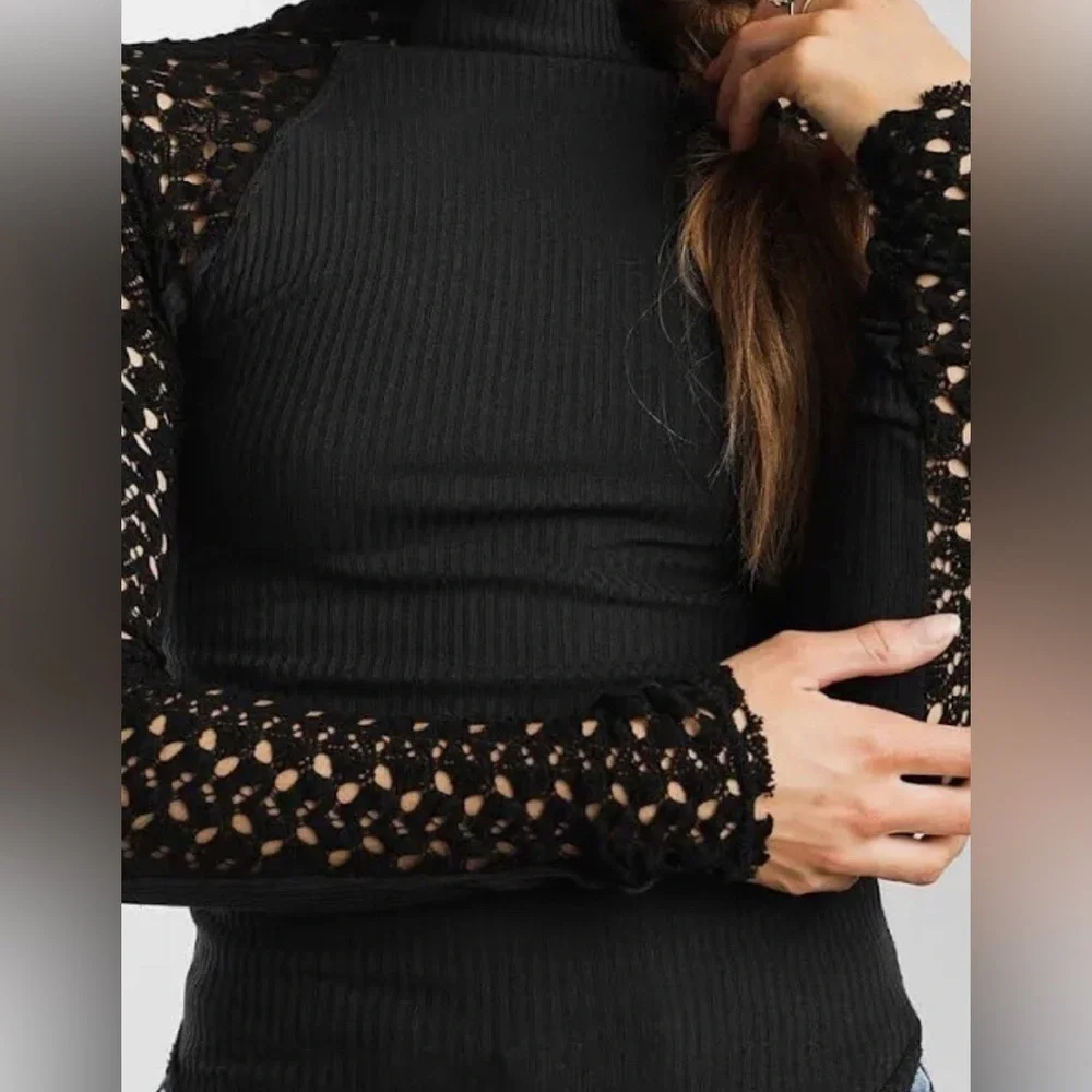 Free People Clemente Rib Knit Top‎ with Crochet Sleeves Size Small